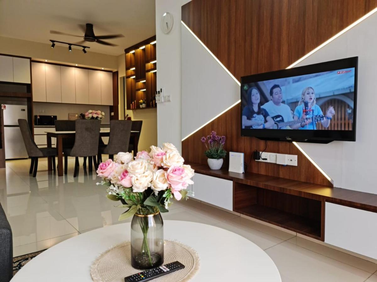 Rhr Deluxe Guesthouse Kinarut Papar Sabah - Pool View Dış mekan fotoğraf